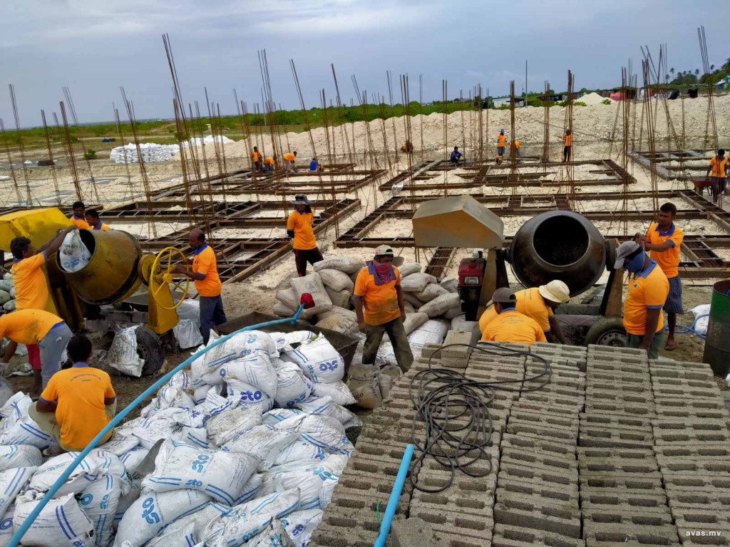 100 ހައުސިންގ ޔުނިޓް އިމާރާތްކުރުން